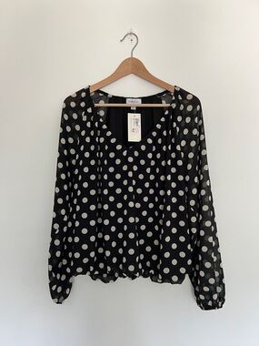 nwt evereve eloise polka dot chiffon blouse, size medium